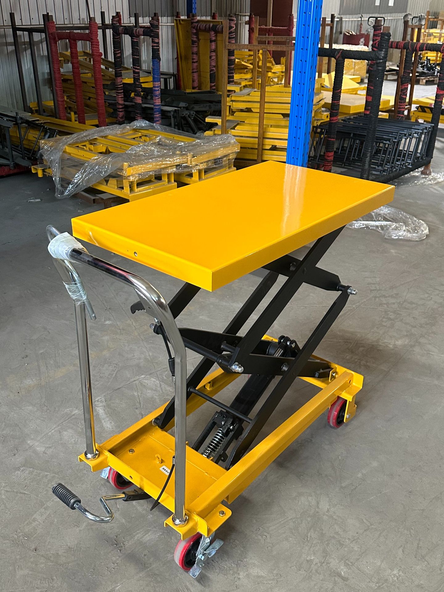 Manufacturer Customized Movable Scissor-Type Hand-Pushed Lifting Platform Cart, Hydraulic Lifting Platform, Electric Loading and Unloading Transport Vehicle