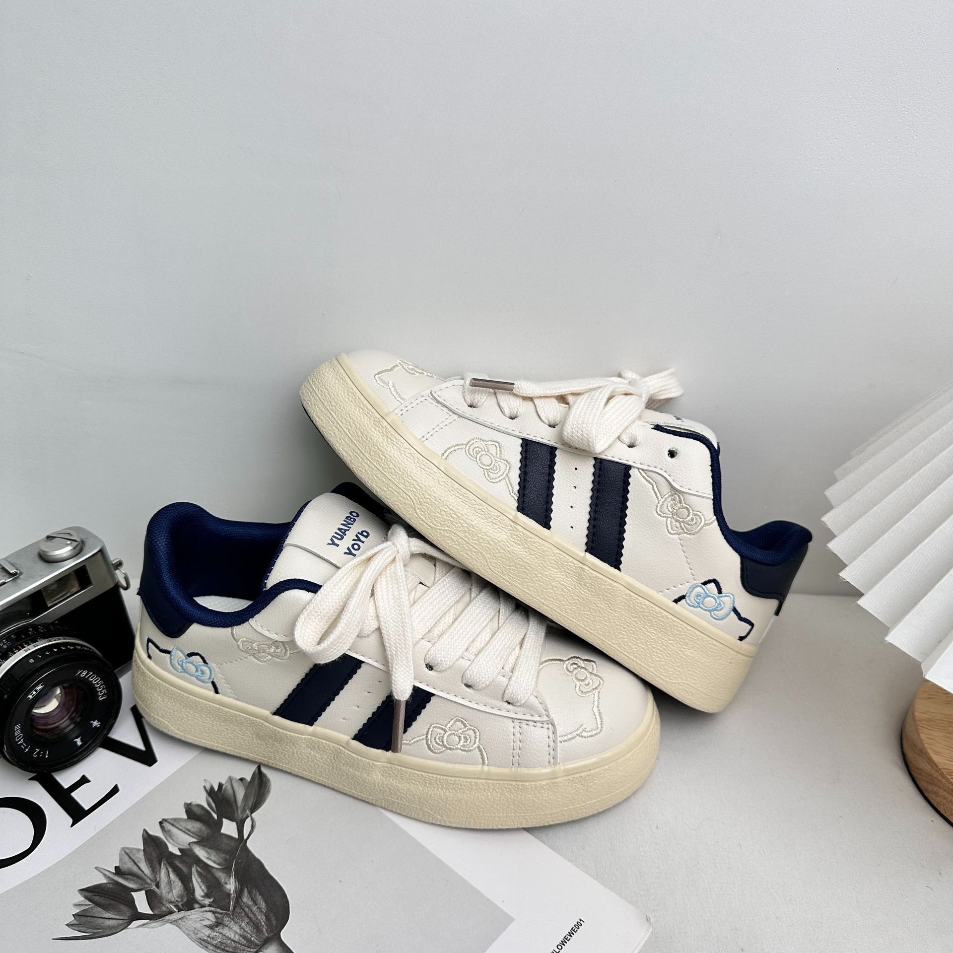 Yuanbo2025 primavera nueva variedad de zapatos de skate para estudiantes, zapatos de lienzo coreanos de Harajuku, zapatos de nicho, zapatos blancos