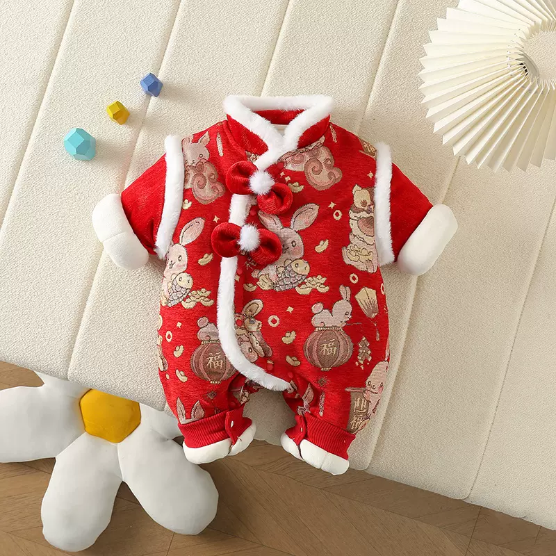 婴儿冬季加绒加厚喜庆拜年服红色偏开招财兔子周岁宝宝连体棉哈衣