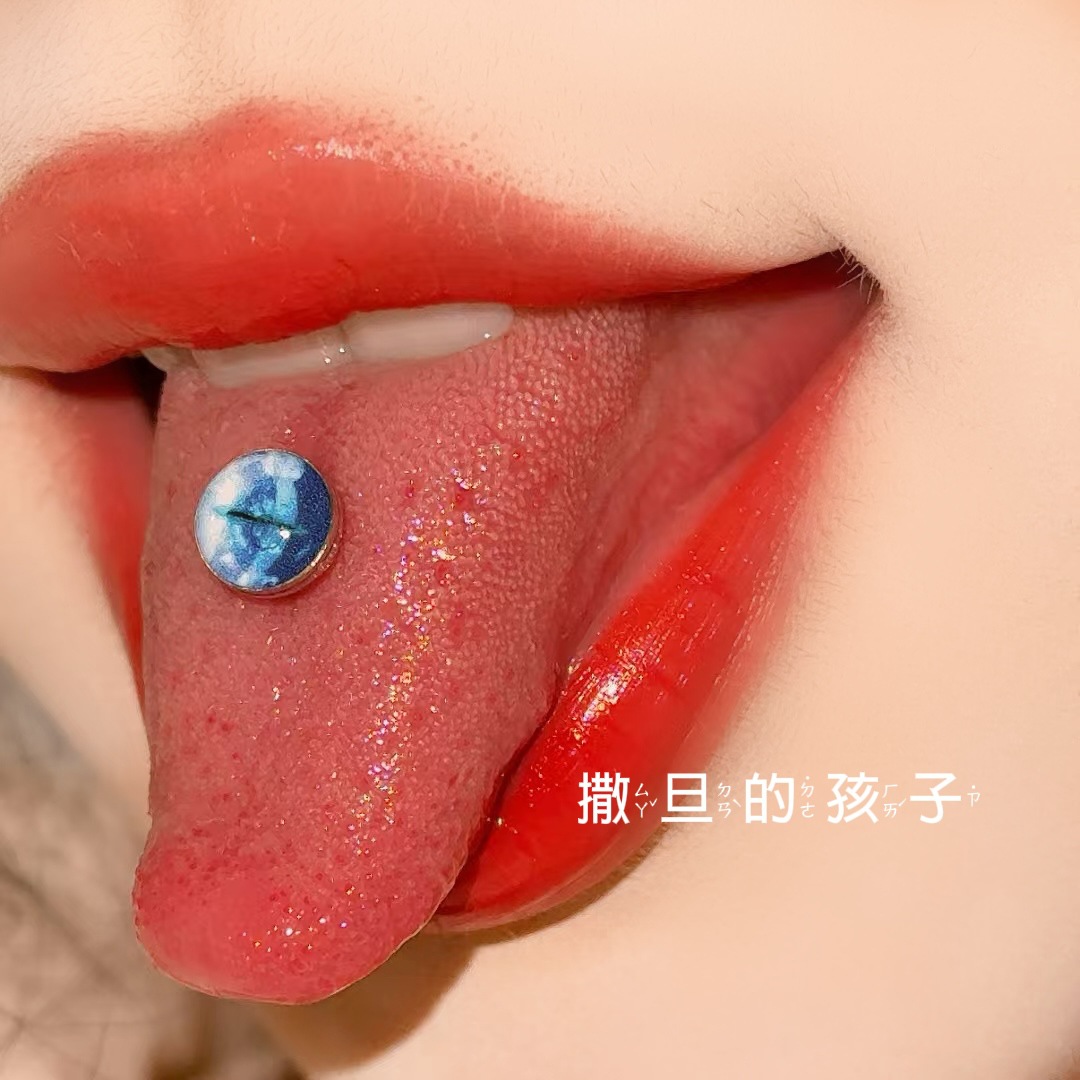 Pointed labret stud close-up product detail