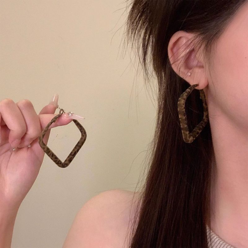 千禧辣妹~复古大圈圈豹纹丝绒耳环女2025超火巨好看秋冬素圈耳饰|undefined