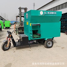 润华自走式电动撒料车马牛羊饲喂螺旋撒草机省人工机械化喂料车