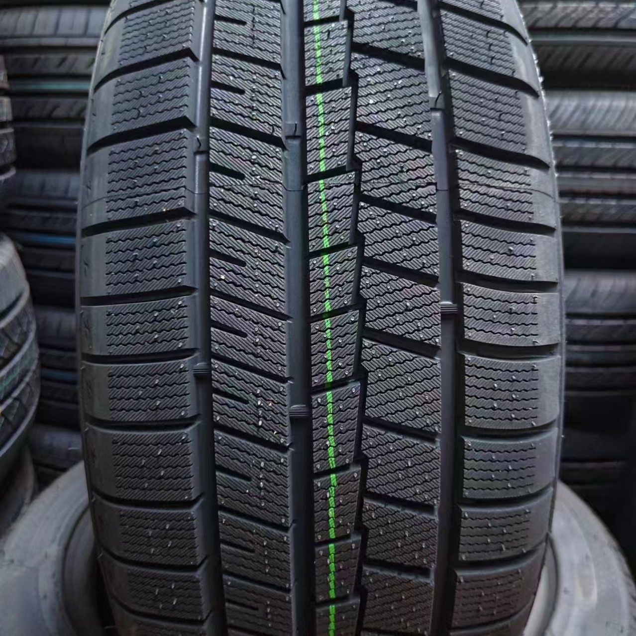 Brand new snow tire 215/50R13 anti-skid soft rubber winter tire