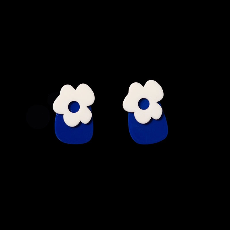 Blue White Small Flower Stud Earrings Wholesale Nihaojewelry display picture 2