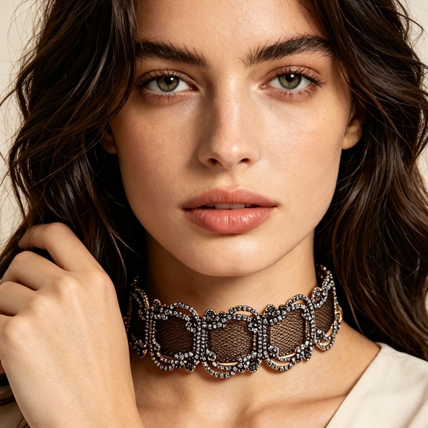 ZA's new European and American retro mesh rhinestone choker necklace, finely crafted hollow-out court-style short collarbone chain for evening wear