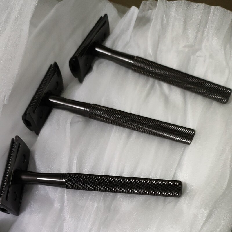 Old-fashioned double-sided manual razor, manual shaving knife, twist-open metal handle, portable double-sided shaving knife