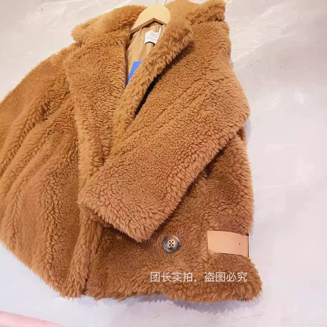 Короткое пальто с мехом тедди, пальто, которое напоминает шерстяное одеяло из верблюжьего меха.