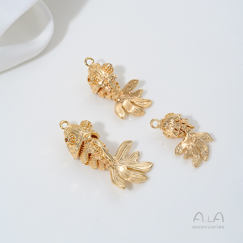 Color de retención de color paquete de 14K accesorios de joyería de bricolaje dorado peces de colores colgante de koi cuerda hecha a mano pulsera de perlas accesorios materiales