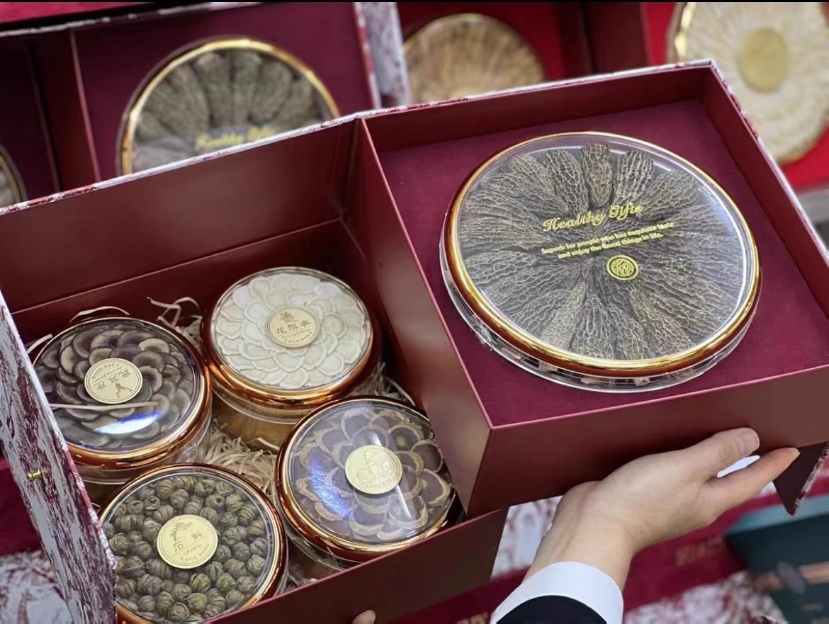Red Velvet Eight Treasure Gift Box American Ginseng Dendrobium Red Ginseng Deer Antler Reishi Tangerine Peel 190g overview