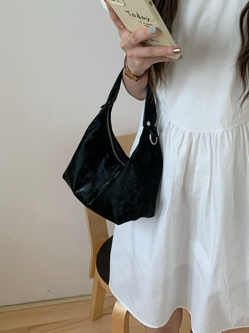 Niche design textured underarm bag 2024 new spring and summer women's shoulder messenger bag, soft silver cloud bag_voghion.com