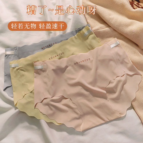 Independently installed new style seamless women's underwear fine thread ice silk nude feeling 3D peach hip mid-waist breathable briefs batch