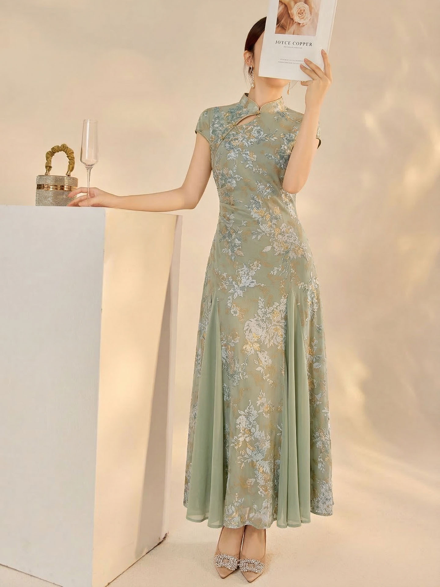 Váy sườn xám cổ đứng họa tiết jacquard chạm rỗng phong cách Tân Trung Hoa mùa hè — Xanh lá cây nhạtcolor