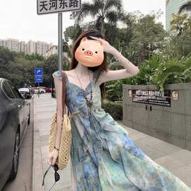 海边度假风印花小飞袖吊带连衣裙女2026夏季新款收腰不规则仙女裙
