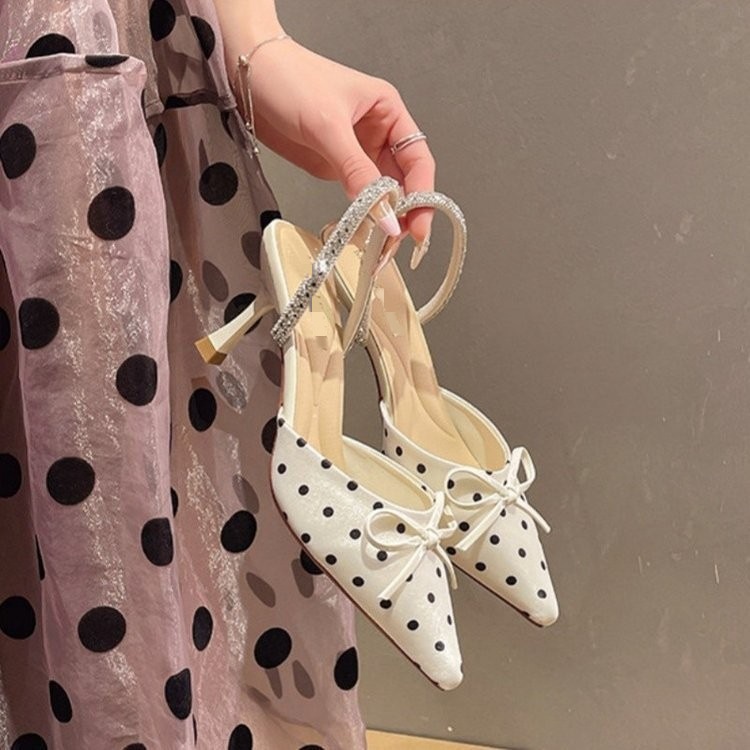 El punto de onda francés cabeza aguda y cabeza media zapatillas para mujeres verano 2026 nuevo estilo de moda no se cansa de tacones delgados zapatillas