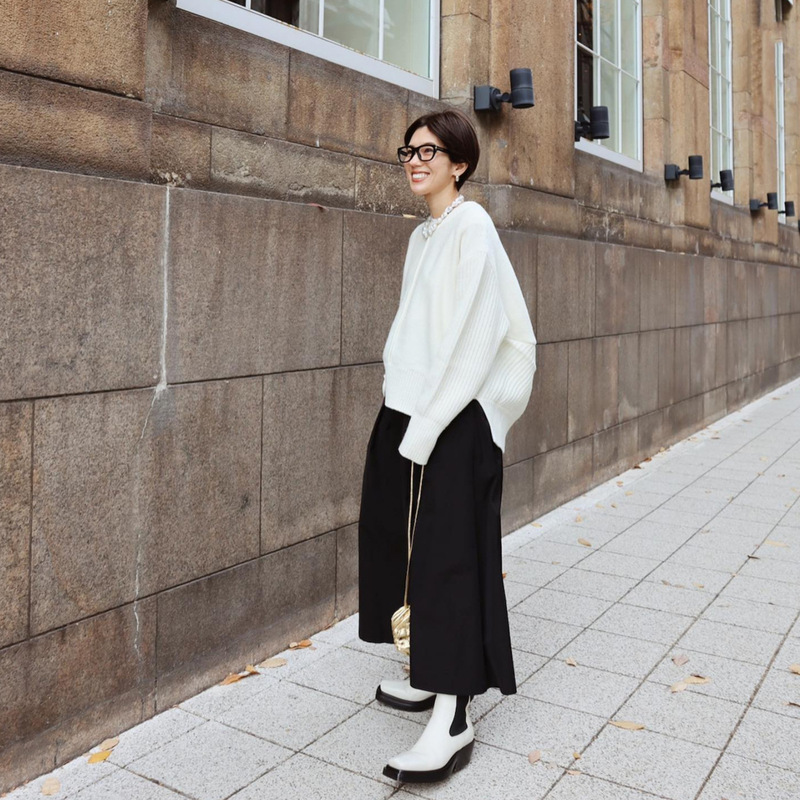 Haute Couture Autumn and Winter Japanese Retro Soft Fashionable Silhouette Sweater Round Neck Loose Slim Knitted Top