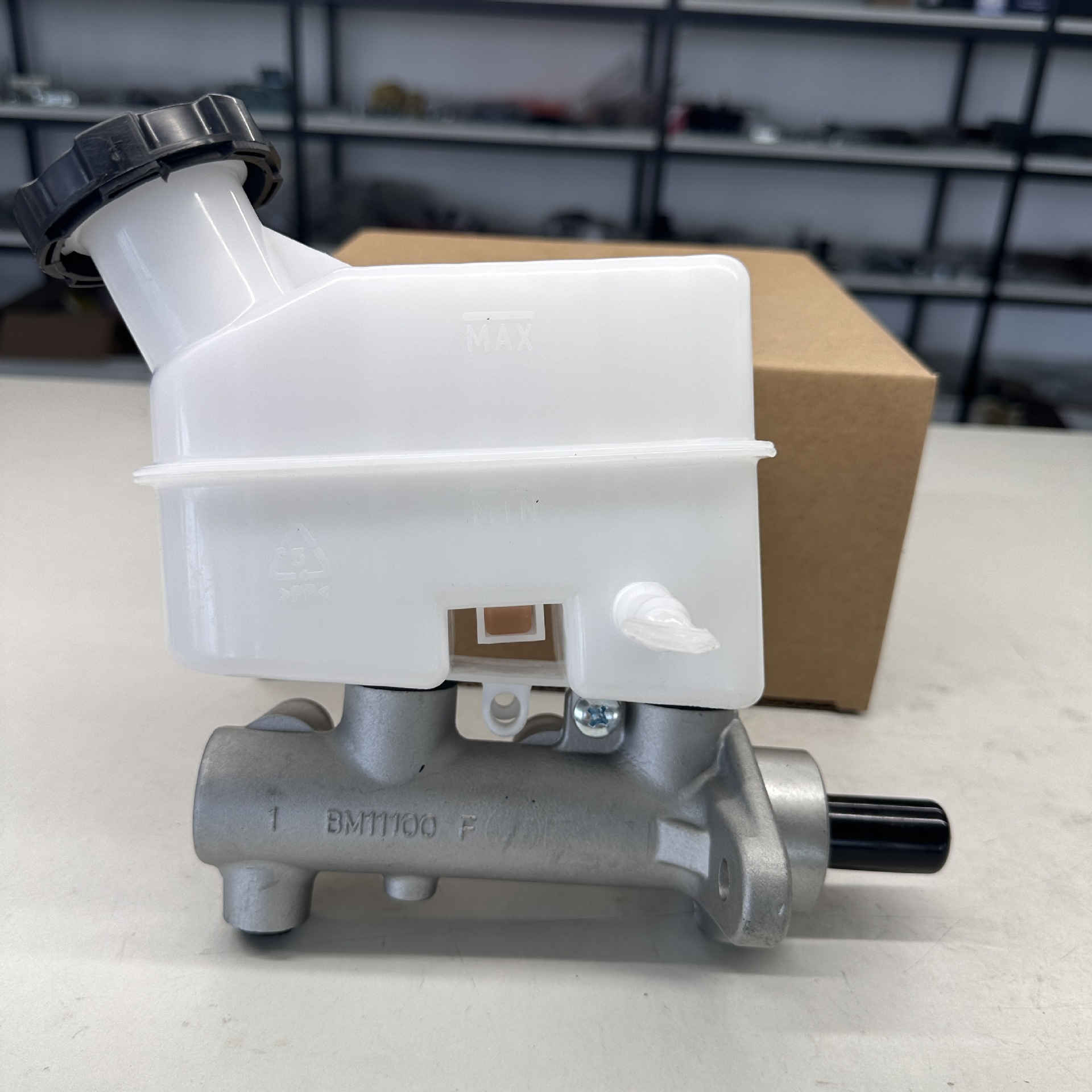 Suitable for Hyundai Tucson and Kia Sportage Brake Master Cylinder 58510-2E500 585102E500
