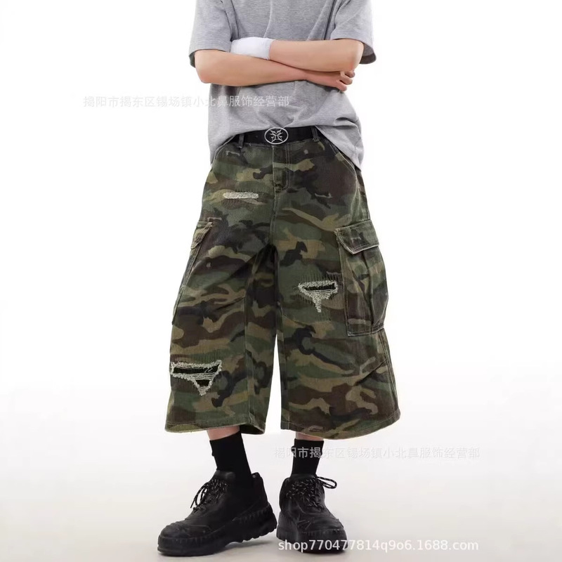 American Retro Style Ripped Patchwork Camouflage Workwear Denim Shorts for Men, Summer High-Waisted Slimming Loose Wide-Leg Cropped Pants