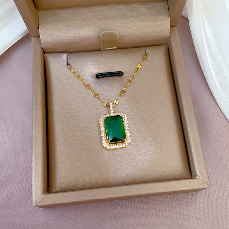 Emerald Square Pendant Necklace With Gold-plated Luxury Design_voghion.com