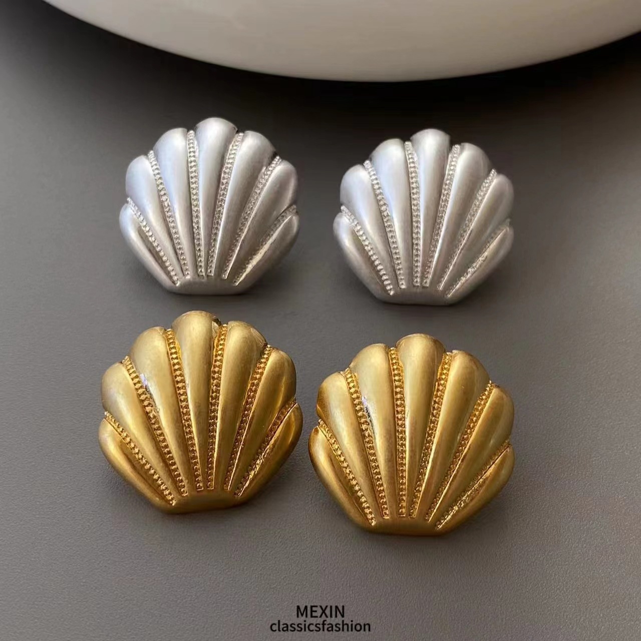 Retro elegant brass matte earrings