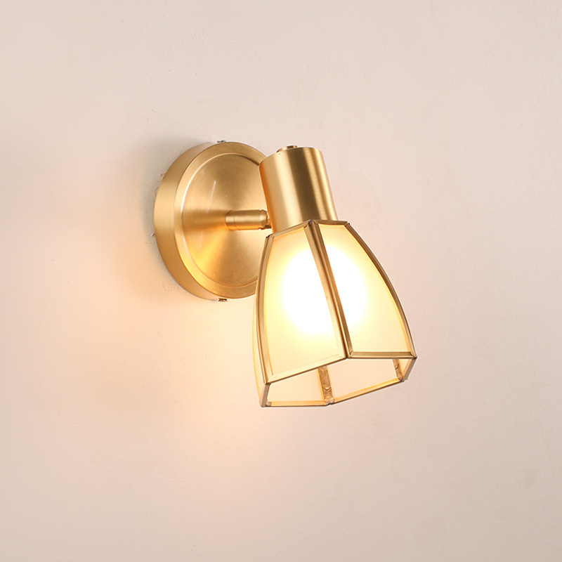 Japanese-style vintage brass Tiffany bedside wall lamp, South Asian mid-century style, suitable for homestay, inn, entrance, corridor decoration Japanese-style vintage brass Tiffany bedside wall lamp, South Asian mid-century style, suitable for homestay, inn, entrance, corridor decoration