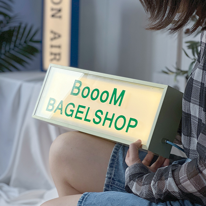 Caja de lámparas acrílicas cartel recargable cartel de lámparas de color borde de metal brillante y elegante personalizado