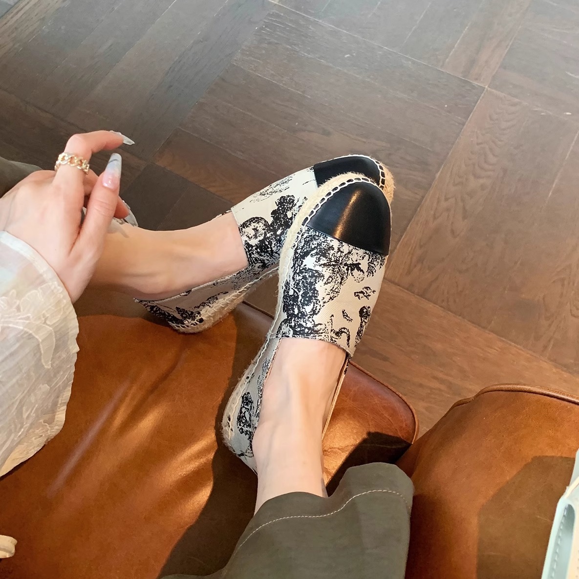 Versión de piel de oveja ~ la uva de la madre con un pedaleo de cabeza redonda pequeño viento de paja casual zapatos de tela única zapatos de pescador de suela gruesa