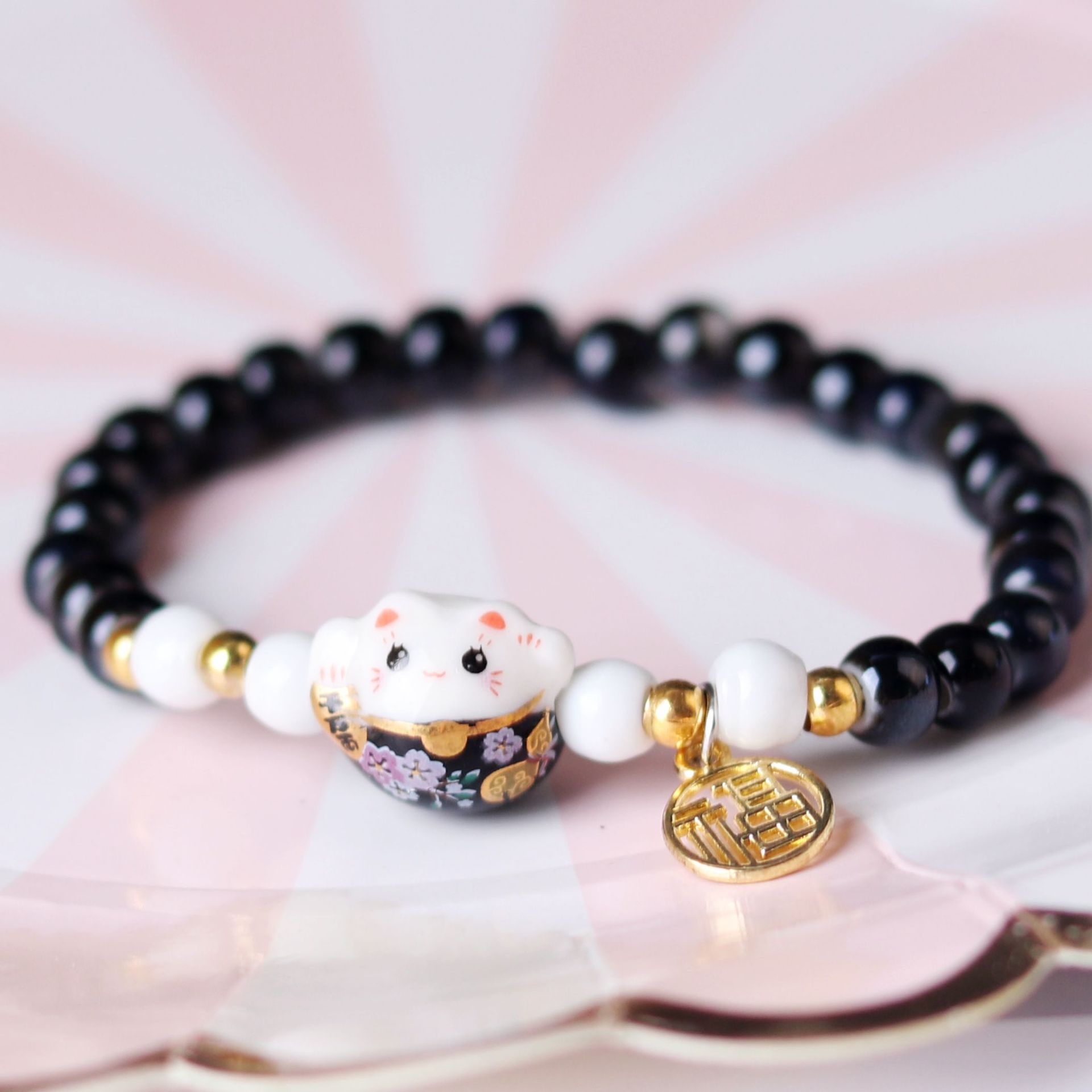 손으로 그린 골드 럭키 캣 (차분한 블랙)