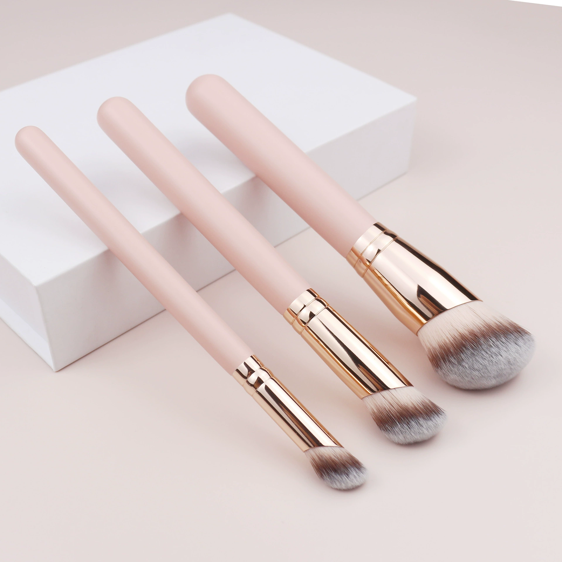 Кисть concealer, большая мягкая под foundation, основание лёгкая и тонкая, без следа