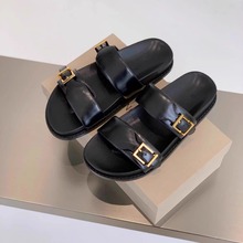 ������ЬŮ2025���⴩һ����ƽ�כ��ϕr�аٴ����eɳ��ܛ�װ���Ь