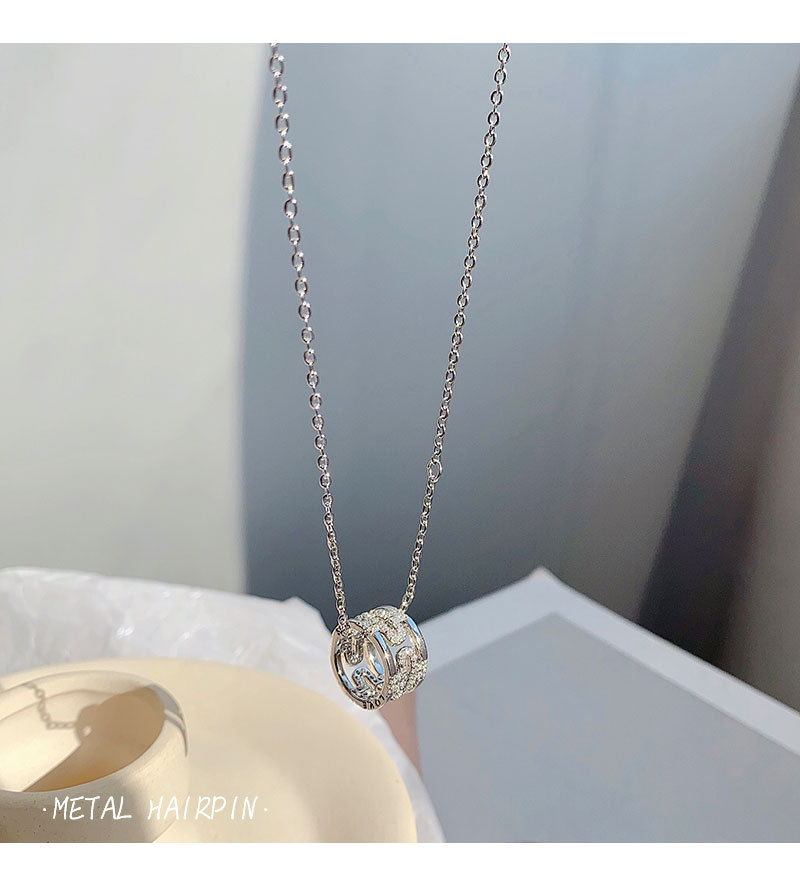 Korean Hollow Diamond Pendant Necklace Female Titanium Steel Clavicle Chain display picture 7
