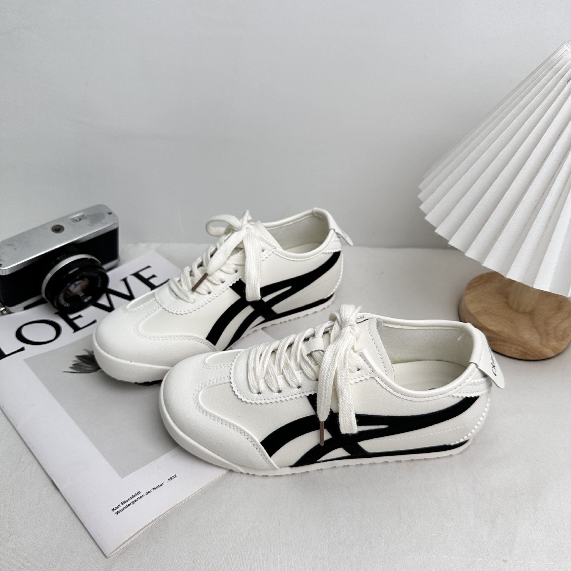 A9897 Plantillas de látex/zapatos de tablero A-Gump ligeros zapatos de mujer 2025 nuevos zapatos blancos estilo Hong Kong zapatos de entrenamiento alemán image 3