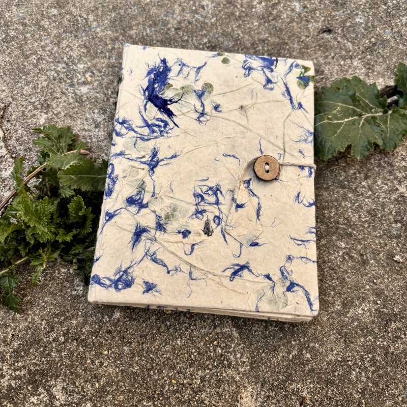 ネパールのロカタ植物の手作りの草紙は詩のアルバムを貼り付けて手帳の高い顔の値の日記を捺印します。|undefined