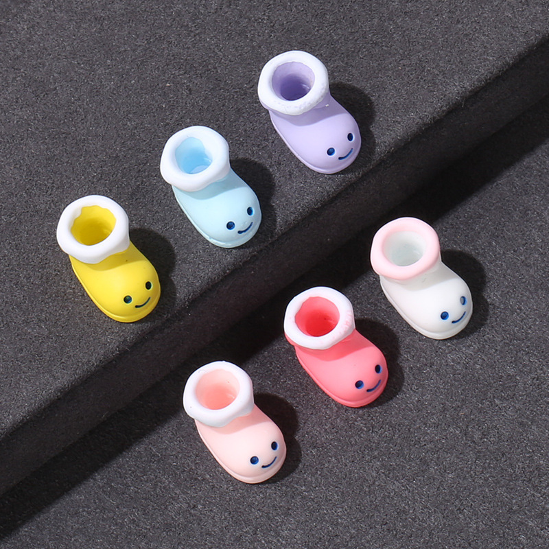 Three-dimensional smile snow boots small shoes diy hairpin hair accessories water cup stickers mobile phone shell hole shoes resin accessories
