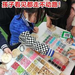 夜市に屋台を並べて人気があります。