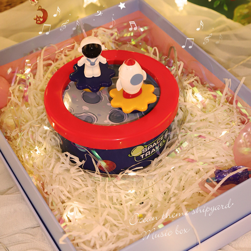 Base naval de dibujos animados amazonos niños caja de música pianos astronautas girando planetas explorando cajas de octeto