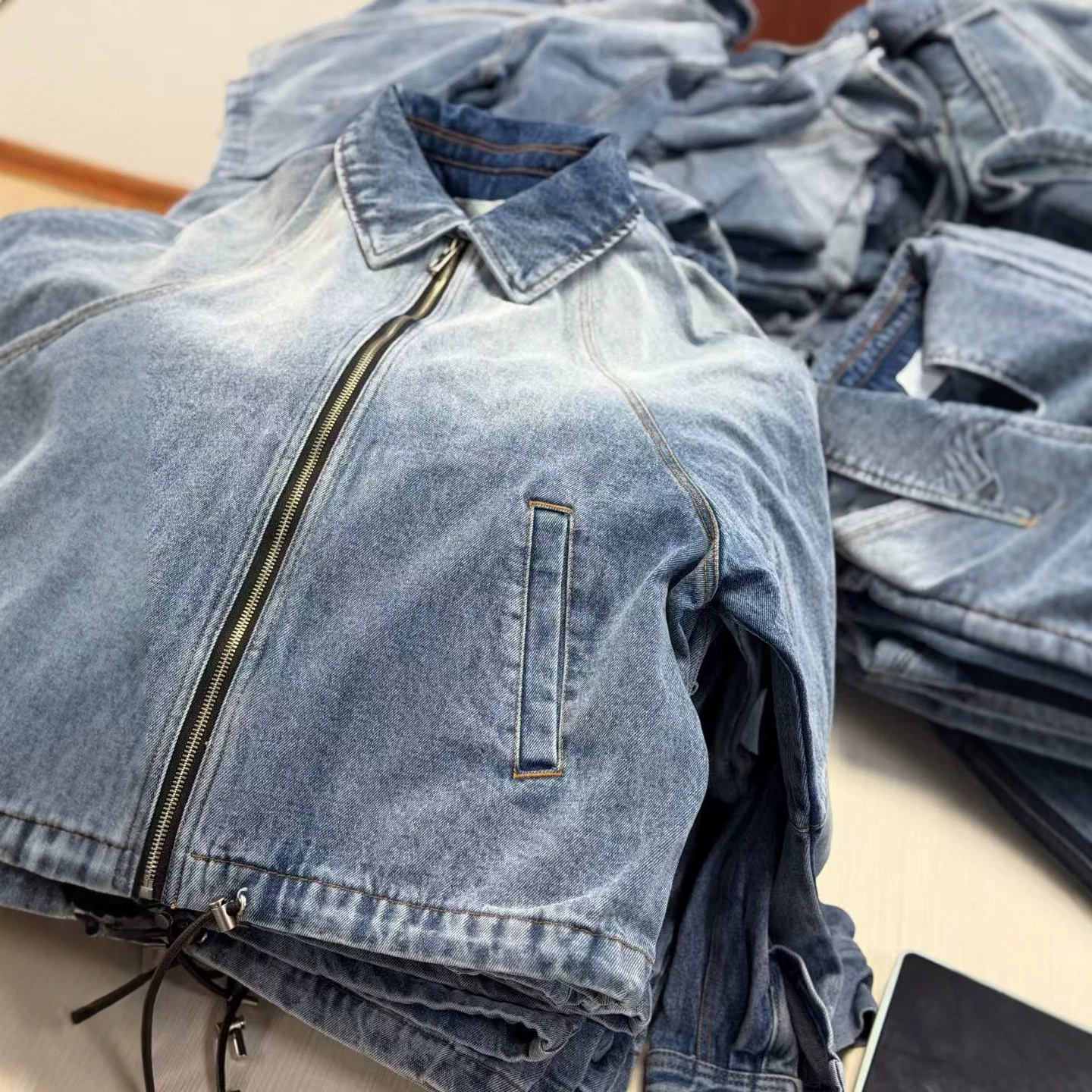 Foreign trade heavy-duty balloon denim jacket, size 26, early spring, unisex, zippered, leather patchwork retro jacket, in stock and ready to ship.