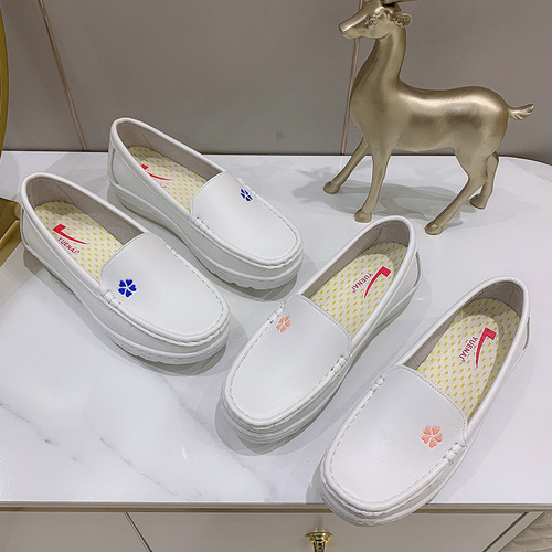 Nurse shoes women's autumn and winter new fashion versatile shoes spring and autumn soft sole non-slip hospital work shoes small white shoes