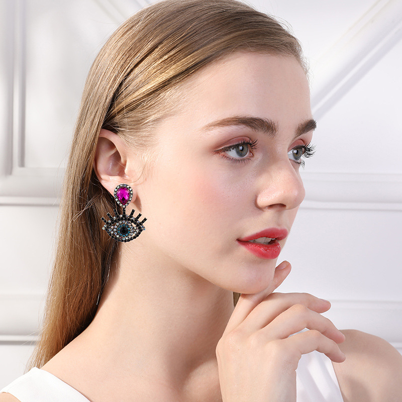 Boucles D&#39;oreilles Oeil De Diable En Diamant De Luxe Rétro Boucles D&#39;oreilles Oeil Goutte En Alliage display picture 2