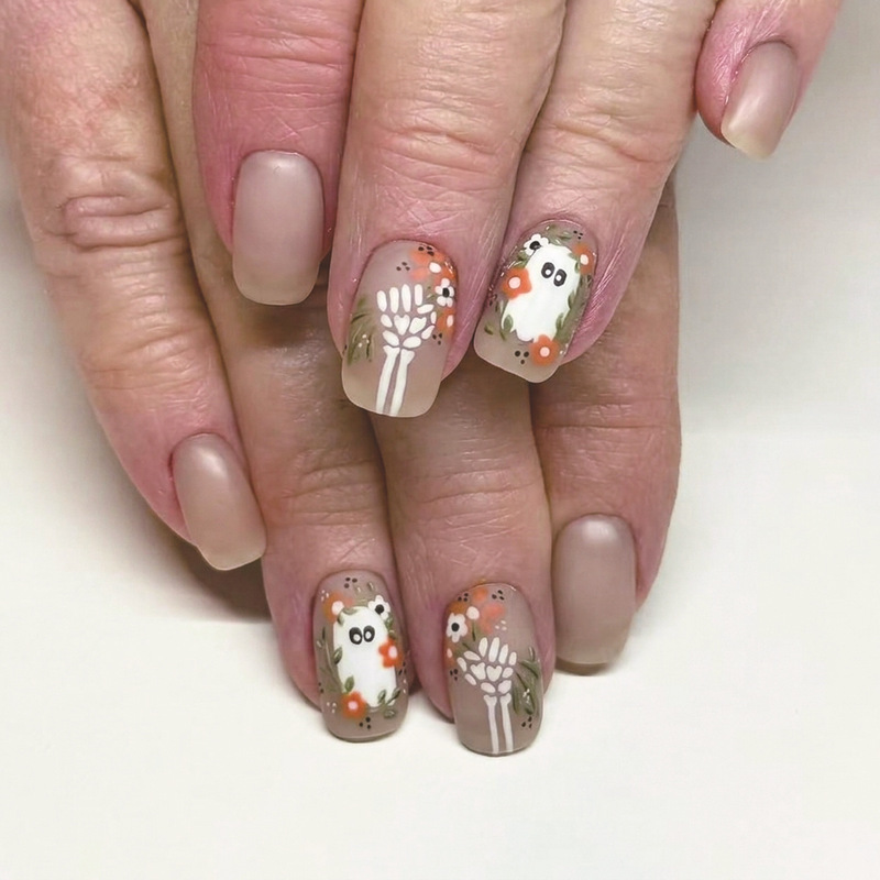 Autumn and winter khaki Halloween short square matte ghost skull flower design press-on nails
