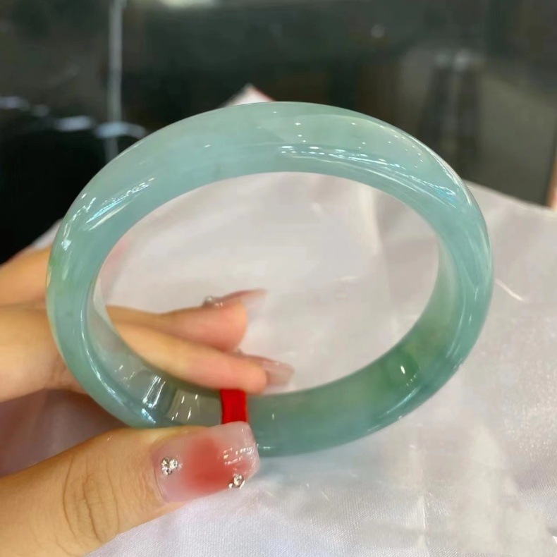 Vòng tay ngọc bích tự nhiên Myanmar loại băng A, đường kính trong 52–64 mm chi tiết 2