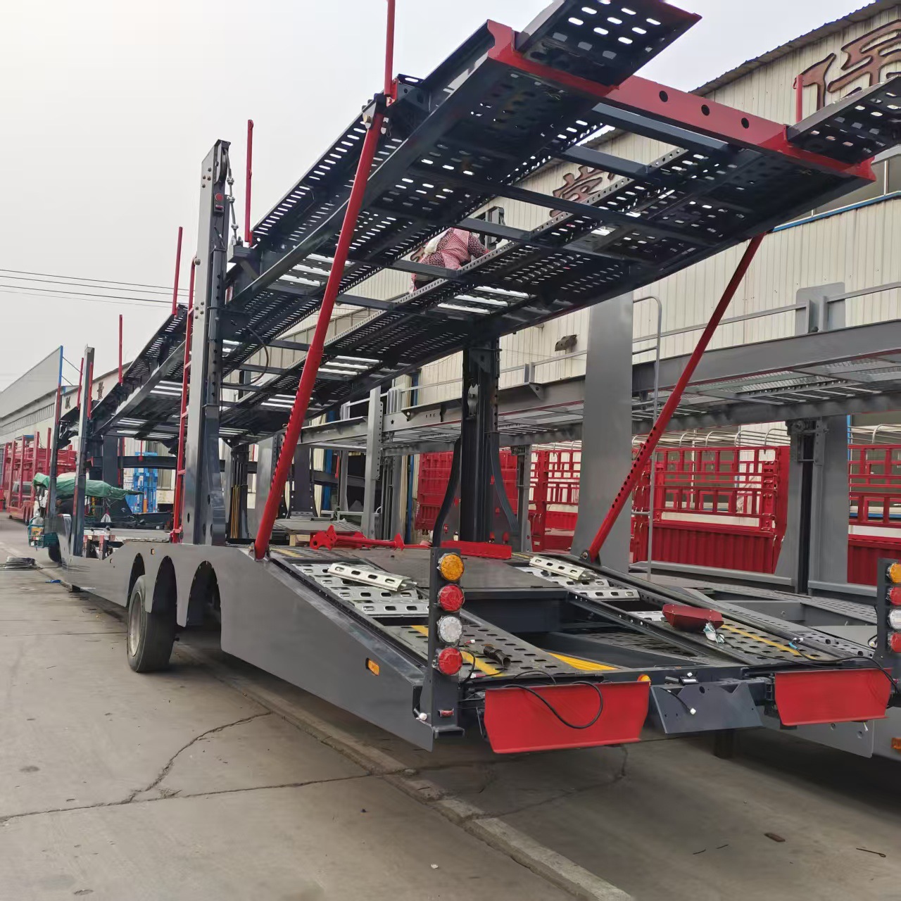 出口八位轿运半挂车 笼车17米运输车螺杆升降式，液压升降车图片