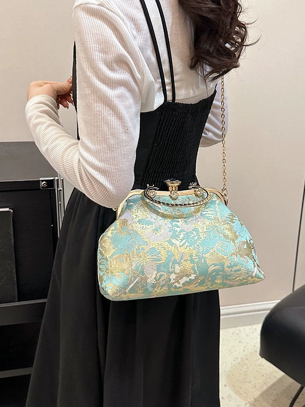 Sophisticated chain, winter one-shoulder bag