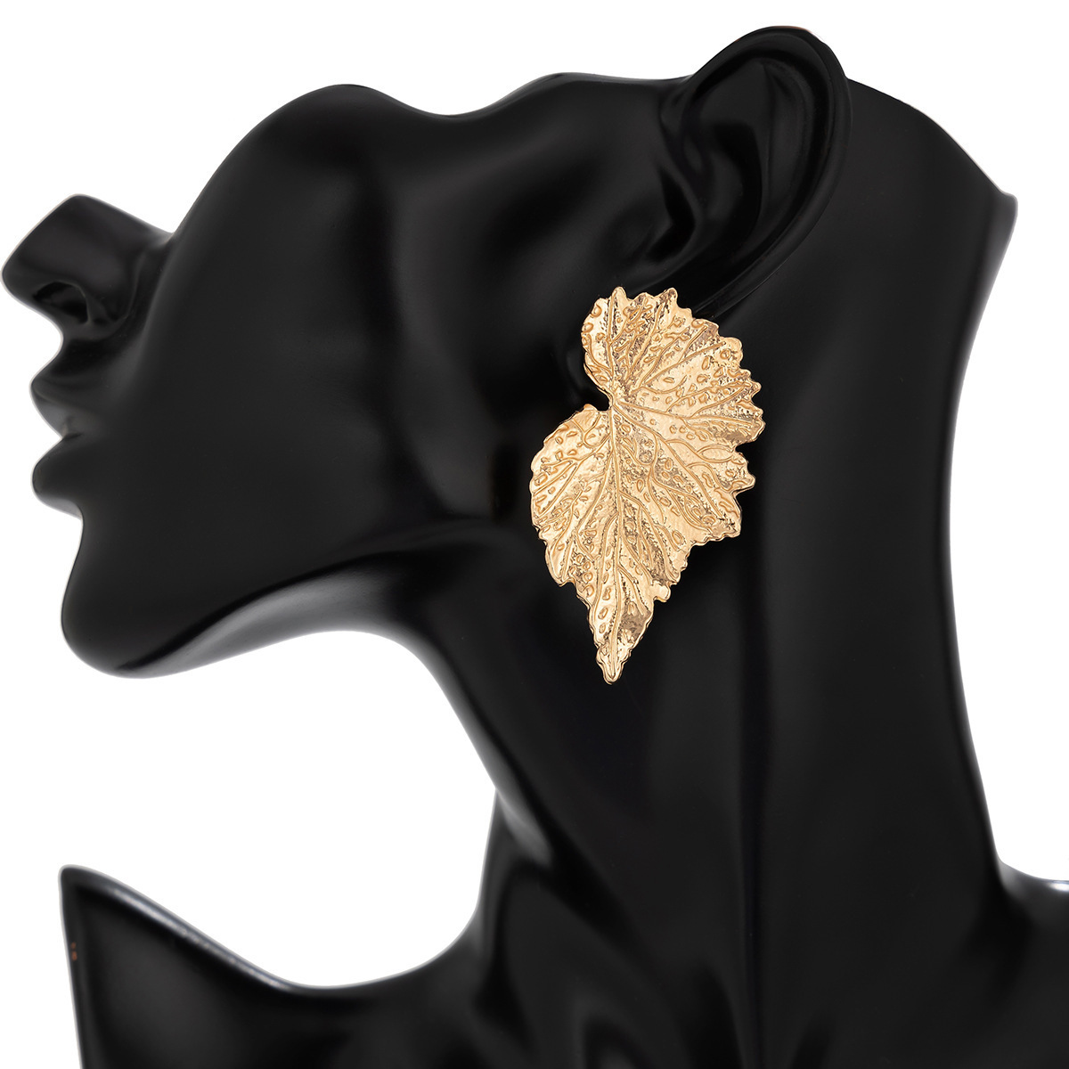 13g Weight Alloy Ear Needle Material Ear Studs Classification 1 Pair Quantity Date, Tea Party Occasion Alloy Material Flower Pattern Women's Gender Plating Design Exaggerated Style 1 Pair Exaggerated Flower Plating Alloy Ear Studs 12
