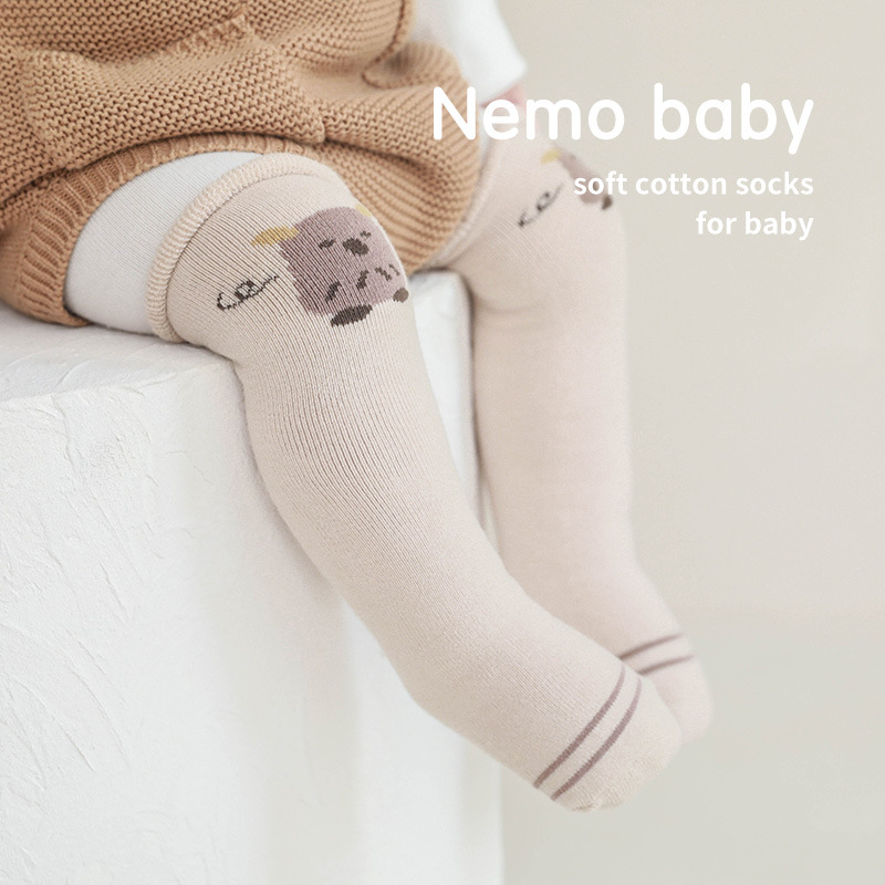 Calcetines de bebé 2022 Otoño e Invierno nuevos calcetines de bebé recién nacidos dibujos animados lindo boca suelta niños y niñas calcetines largos de algodón