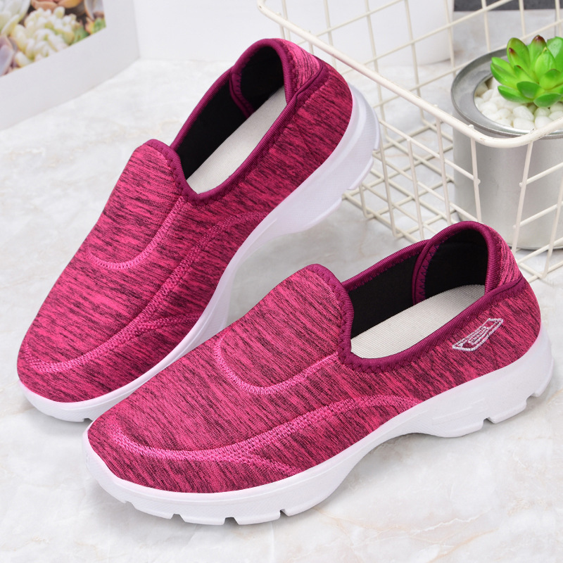 Zapatos OEM para mujeres de mediana edad y mayores, zapatos deportivos casuales para caminar, zapatos de tela estilo Pekín antiguo, zapatos para madres, zapatos para madres de mediana edad y mayores.