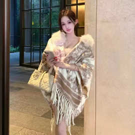 毛绒绒复古流苏斗蓬披肩女2025冬季新款加绒加厚撞色保暖毛衣潮