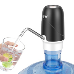 子路のバケツに水を入れる揚水器050