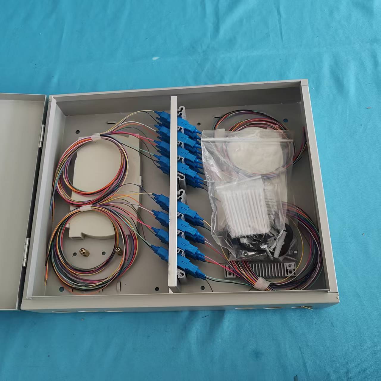 热卖壁挂式室内分纤箱 金属24芯SCUPC直熔箱 光纤配线架 ODF接头