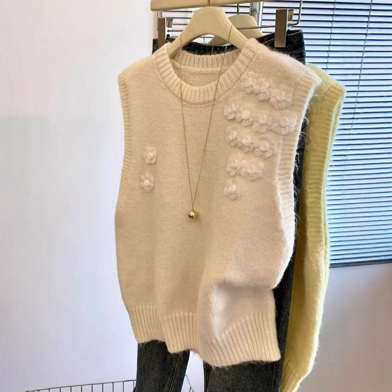 Autumn New Alpaca Soft Round Neck Knitted Vest Literary Retro Style Stereo Flower Sweater Women's Vest