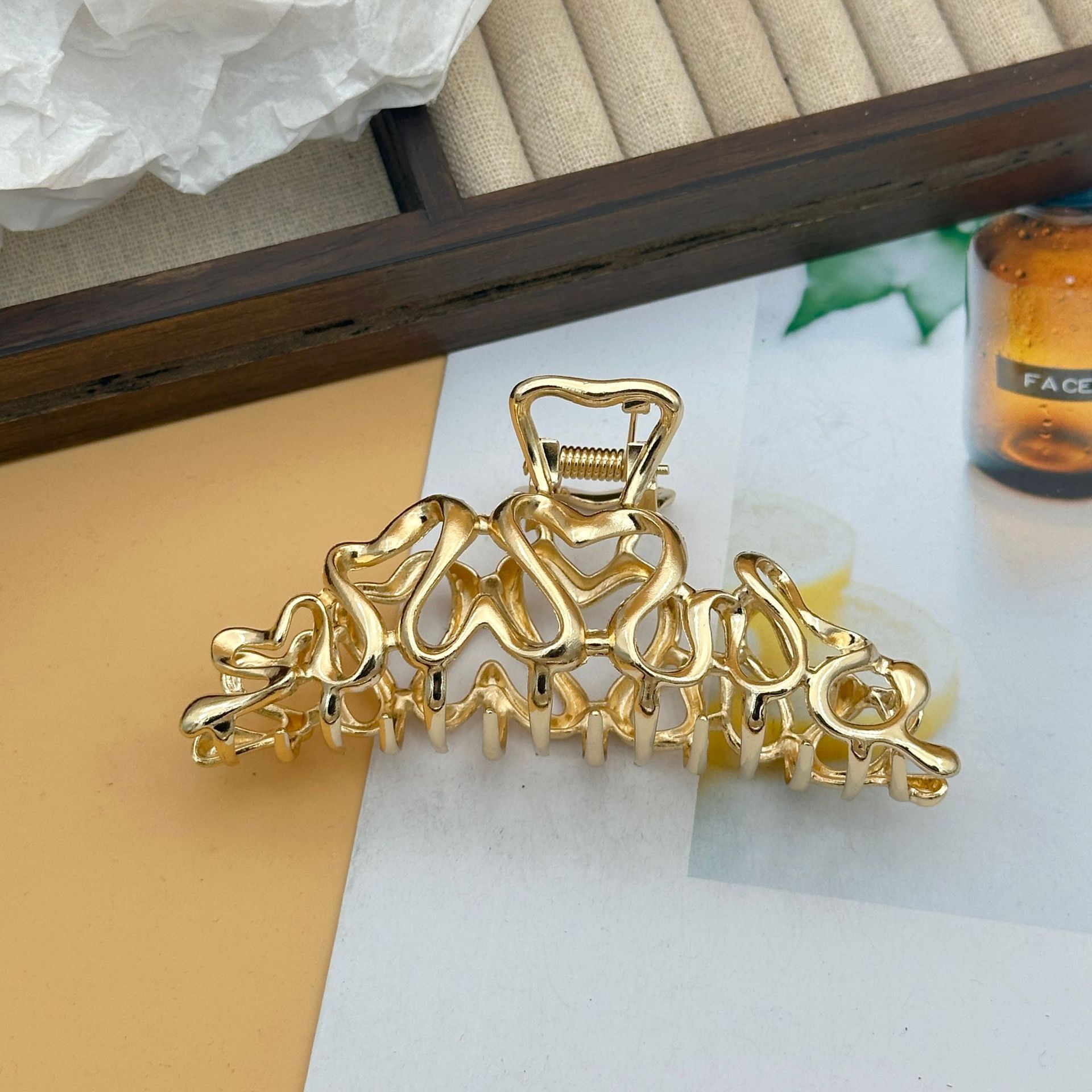 Solid Color Pattern All Seasons Season Casual Retro Women's Solid Color Metal Plating Hair Claws